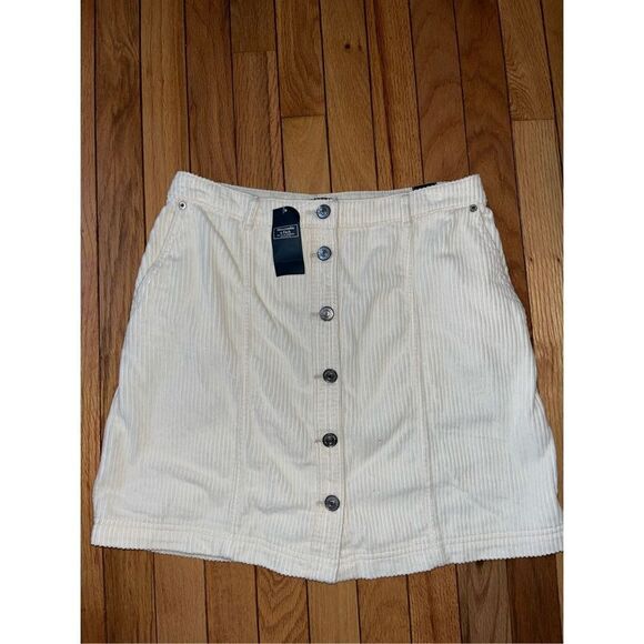 NWT Abercrombie & Fitch White corduroy mini skirt size M button front - Picture 1 of 3